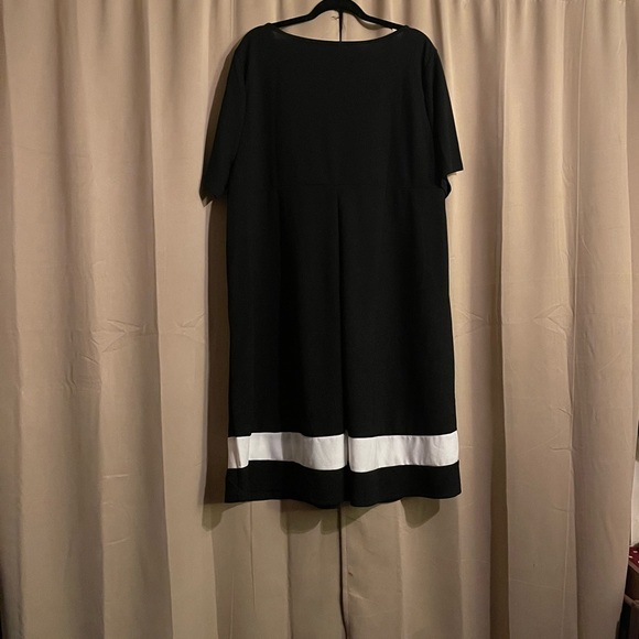 Black & White Dress - Picture 2 of 2